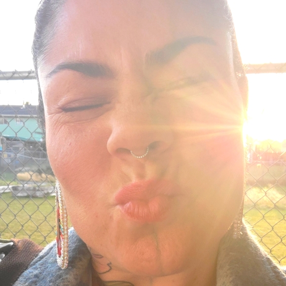 Meet your Posher, Raven ann - Picture 2 of 4